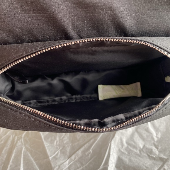 GIVENCHY Parfums Pouch Nylon Black - Picture 6 of 6